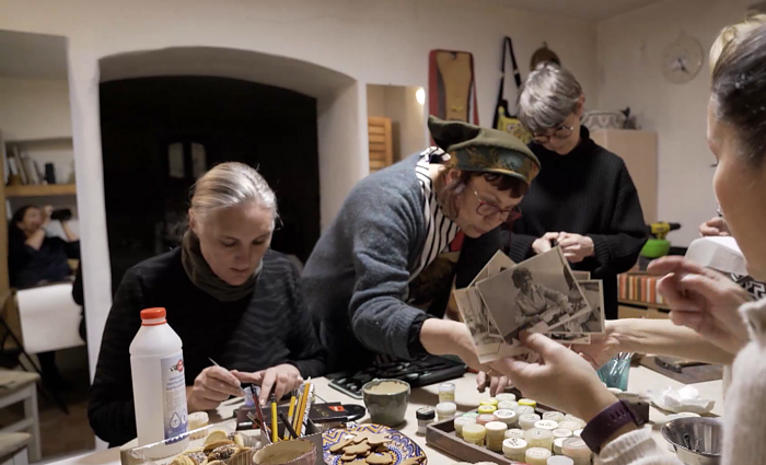 Kultūros diena. Kūrybinių patirčių studija Klaipėdoje bei senovinių kalėdinių žaisliukų ir atvirukų paroda Šiauliuose