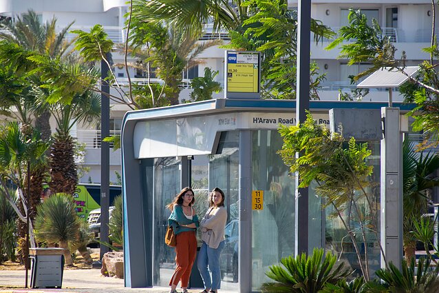 Autobusų stotelė su kondicionieriumi 