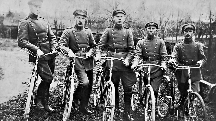 Kelių policijai – 90: nuo policijos judėjimo nuovados 1932-aisiais iki šiuolaikiškos tarnybos