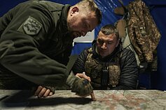 Rusijos karas prieš Ukrainą. Ukrainos kariai stebi situaciją Bachmuto apylinkėse