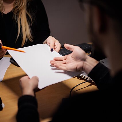 Radijo byla. Klaidos sudarant testamentą. Vaiko gyvenamosios vietos nustatymas tėvams apsisprendus gyventi atskirai. Įsigalioja Civilinio kodekso pataisos: ar mažės teismų krūviai?