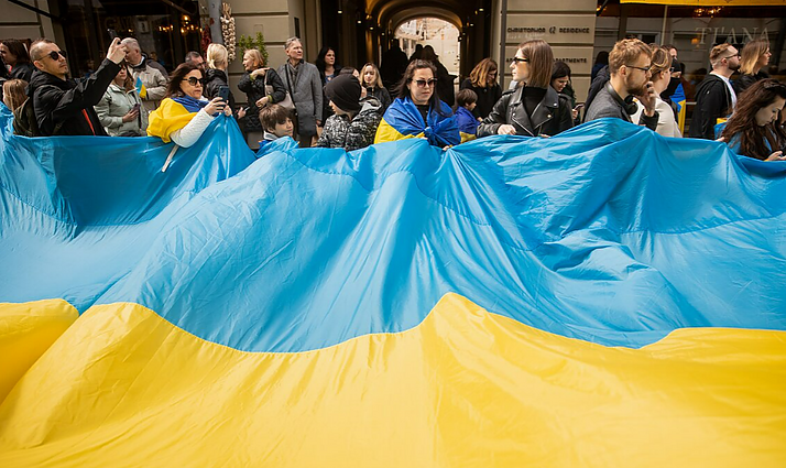 Žinios. Palaikymas ukrainiečiams neslopsta: tyrimas rodo, jog aukojančių lietuvių daugėja