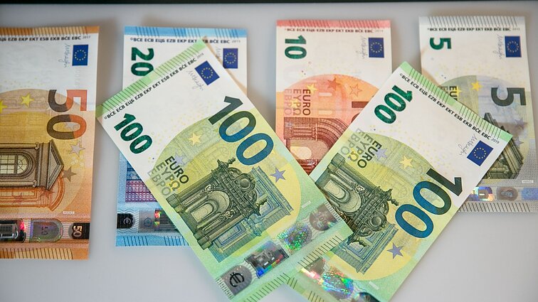 Žinios. Pirmąjį šių metų pusmetį sukčiai iš gyventojų išviliojo 6,4 mln. eurų, fiksuota beveik 4 tūkst. sukčiavimo atvejų