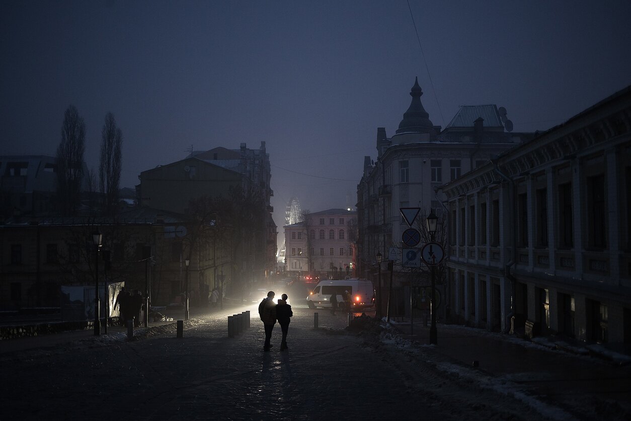 Podil, Kyiv. People rely on the Trivoga (air alarm) app installed on their phones to keep track of alerts. Once the “all-clear” alert is sent out, the smartphones echo in unison with the same, male voice announcing the end of an air raid. “All’s well that ends well,” says one woman as she leaves the shelter. Podil, Kyiv. People rely on the Trivoga (air alarm) app installed on their phones to keep track of alerts. Once the “all-clear” alert is sent out, the smartphones echo in unison with the same, male voice announcing the end of an air raid. “All’s well that ends well,” says one woman as she leaves the shelter.