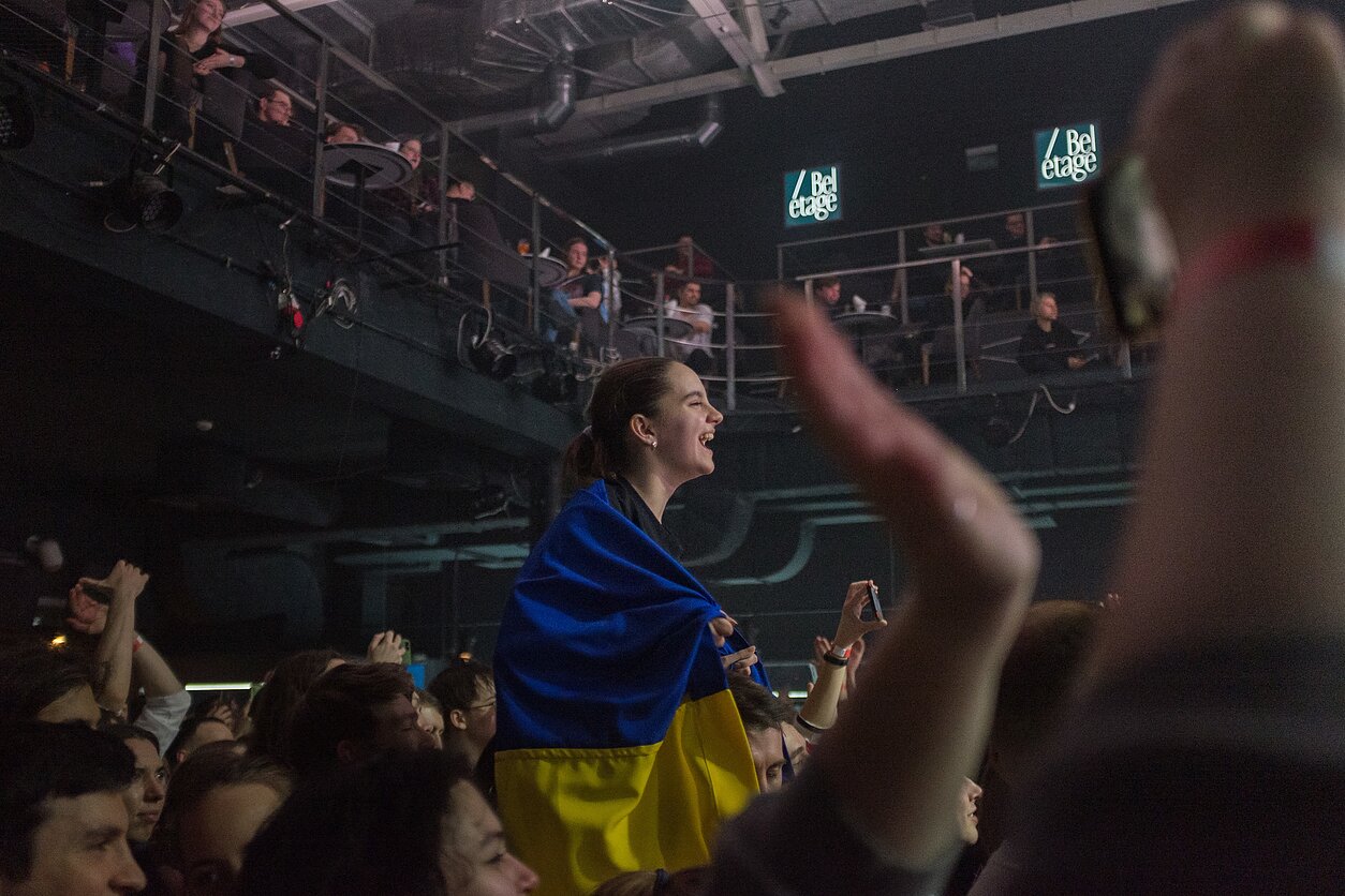 In one venue in central Kyiv, a band - хейтспіч (Hate speech) - gathers a crowd of several thousand people despite the threat of air raids and blackouts. But music is not the only thing the band is there for. In one venue in central Kyiv, a band - хейтспіч (Hate speech) - gathers a crowd of several thousand people despite the threat of air raids and blackouts. But music is not the only thing the band is there for.
