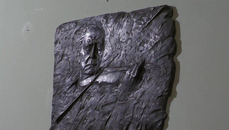 Menora. Nacionalinės Filharmonijos kavinėje atidengti legendinių muzikų bareljefai