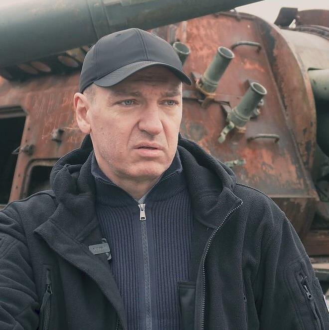 stop kadras iš R.Bružo filmo "Karys", 10–12. Karys, gynęs Mariupolį, – išgyventi rusų nelaisvėje turėjau dėl savo vaikų
