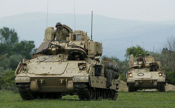 Žinios. Bidenas pranešė, kad Vašingtonas svarsto siųsti Ukrainai kovos mašinas „Bradley“