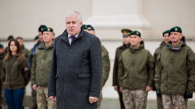 Anušaukas siūlo trumpinti privalomąją karinę tarnybą iki pusmečio, didinti karių skaičių Anušaukas siūlo trumpinti privalomąją karinę tarnybą iki pusmečio, didinti karių skaičių