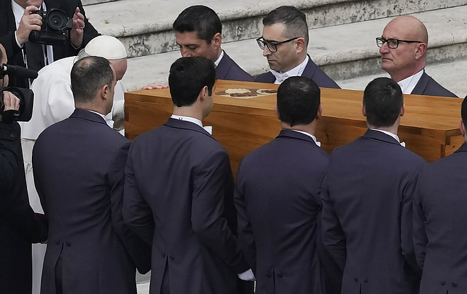 Popiežiaus emerito Benedikto XVI laidotuvių Šv. Mišios ir laidotuvių apeigos iš Šv. Petro bazilikos