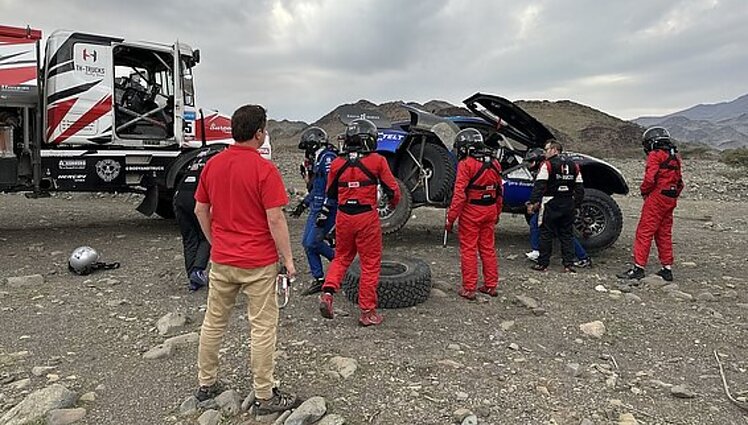 Dakaro ralį iš šalies stebintis Juknevičius: dykumoje daug paslapčių – nustebau pamatęs, kiek daug neoficialios pagalbos