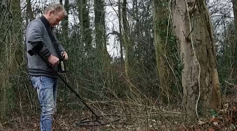 Vienas kaimas Nyderlanduose tapo lobių medžiotojų traukos tašku: jame galimai paslėptos nacių pavogtos brangenybės