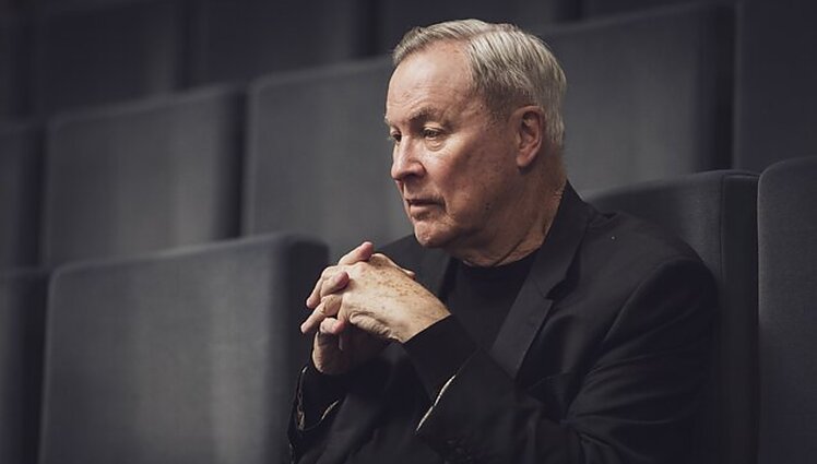 Pasivaikščiojimai. Eksperimentinio teatro režisierius Wilsonas: ten, kur augau, eiti į teatrą buvo amoralu – galėjai būti pasmerktas (subtitruota)