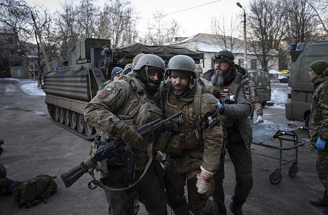 Žinios. Ukraina: Rusijos pajėgos rengia dar vieną puolimą, kad užimtų Soledaro miestą
