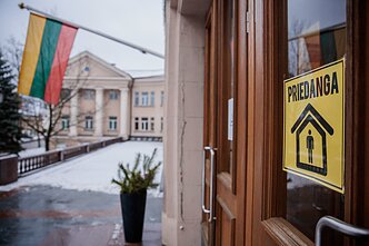 M. K. Čiurlionio menų mokykloje įrengta priedanga karo, branduolinės avarijos atveju. 