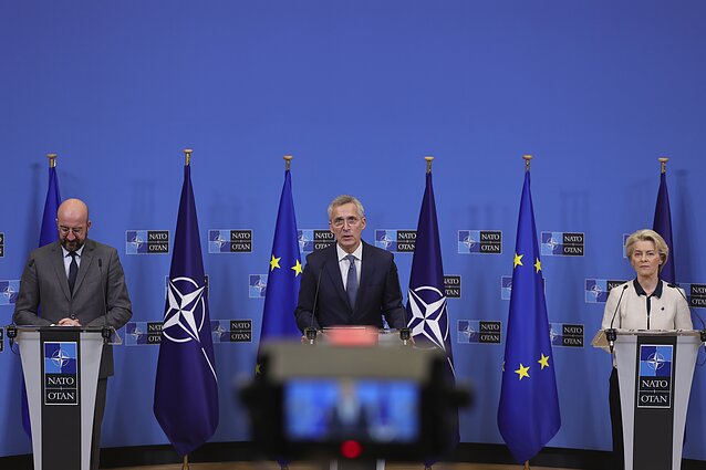 NATO ir ES žada aukštesnio lygmens bendradarbiavimą: pirmą kartą deklaracijoje Kinija ir Rusija buvo įvardintos kaip grėsmė