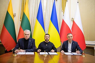 Г. Науседа, В. Зеленский и А. Дуда Г. Науседа, В. Зеленский и А. Дуда