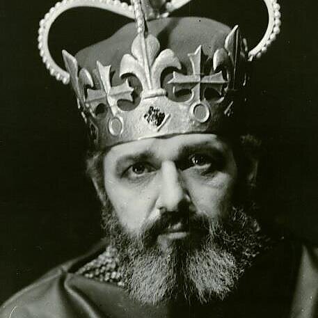 Pakeliui su klasika. Aktorius Vytautas Paukštė - legenda, ant kurios laikėsi teatras