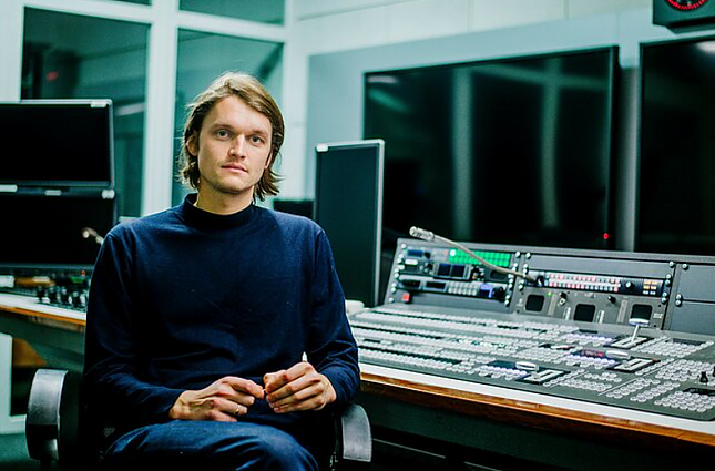 Režisierius Karolis Kaupinis apie „Svetimi garsai eteryje“: ieškojau būdo apie Sausio 13-ąją papasakoti radijuje