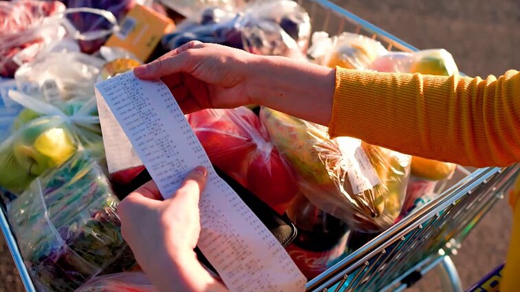 Prognozė. ES gyventojai maisto išmeta daugiau negu jo importuoja: kaip maisto švaistymas ir klimato kaita veikia kylančias maisto produktų kainas?
