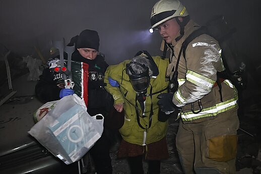 Dnipro mieste gelbėtojai tebeieško daugiau nei 40 po griuvėsiais esančių žmonių