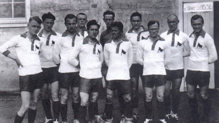 „Kojiniu“ vadintas futbolas Lietuvoje – nuo rungtynių su muštynėmis iki žaidimo olimpinėse