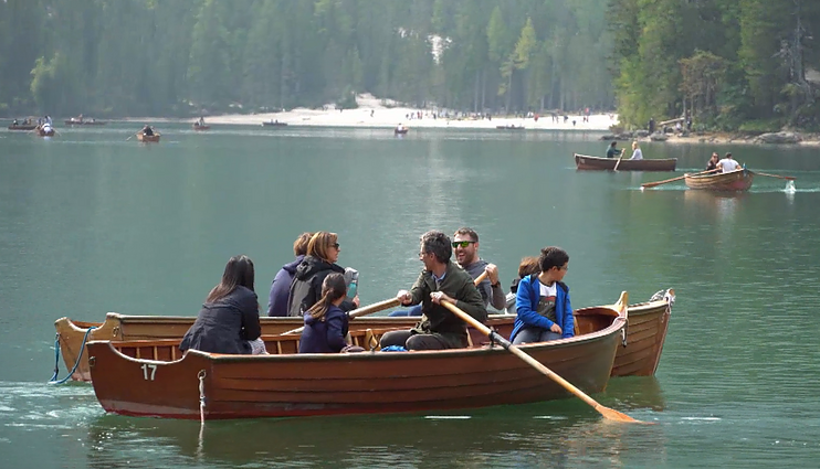 Euromaxx. Vienos mociuciu kepami pyragai, apsilankymas Pietu Tirolyje ir Afrikos ikveptos sukneles