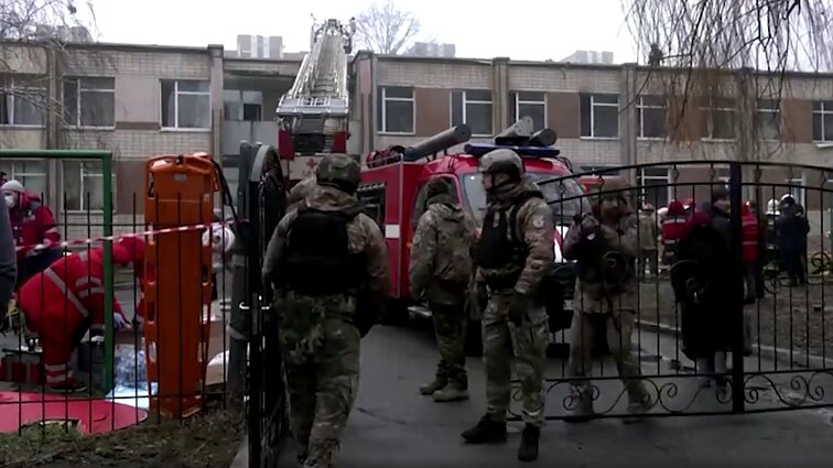 Ukrainoje prie vaikų darželio nukrito VRM vadovybės narius skraidinęs sraigtasparnis, tarp žuvusiųjų – Ukrainos vidaus reikalų ministras