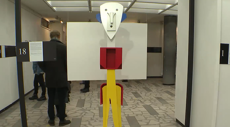 Dailininkų sąjungos galerijoje atidaryta paroda reaguojant į ketverius metus trukusią bylą: pristatomos nutarties puslapių meninės interpretacijos