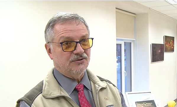 Kunigas ir poetas Valdas Aušra pristato naują knygą: eilėraščiai rašyti prasidėjus pandemijai per karantiną