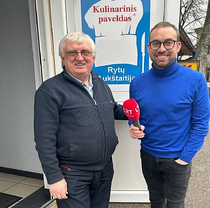 Algirdas Gansiniauskas su laidos vedėju E. Kubiliumi Algirdas Gansiniauskas su laidos vedėju E. Kubiliumi