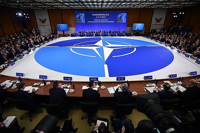 NATO viršūnių susitikimo siekiai: atnaujinti gynybos planai, oro gynyba ir išankstinis ginkluotės dislokavimas