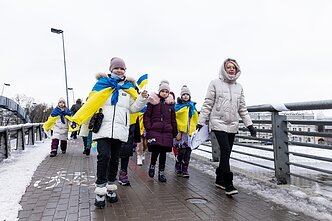 Украинские дети в центре Вильнюса передали послание миру