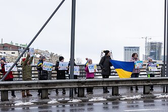 Украинские дети в центре Вильнюса передали послание миру