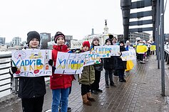 Украинсские дети в центре Вильнюса передали послание миру
