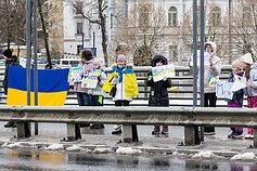 Украинсские дети в центре Вильнюса передали послание миру