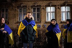 Prie Vokietijos ambasados susirinkę protestuotojai reikalauja siųsti tankus Ukrainai Prie Vokietijos ambasados susirinkę protestuotojai reikalauja siųsti tankus Ukrainai
