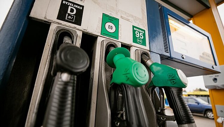 Svarbi valanda. Pigesnio dyzelino tikėtis neverta: anot ekspertų, jis jau nebus pigesnis už benziną
