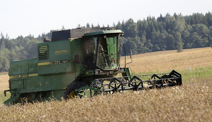Pradedantieji ūkininkai prašo dar griežčiau riboti žemės įsigijimą stambiesiems ūkininkams