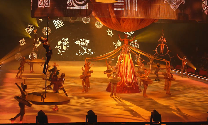 Euromaxx. Šou „Švente ant ledo“, skulpturos iš meduolines tešlos bei gurmaniška vakariene su nepažistamais žmonemis Berlyne