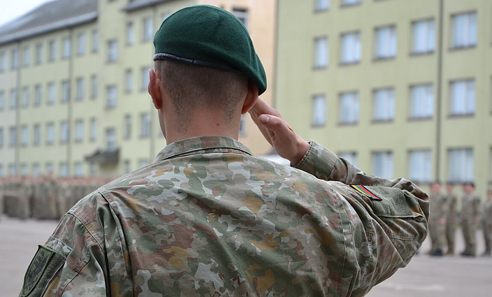 Pradedamas 2023 m. Ukrainos karių rengimo ciklas – Lietuvos kariuomenės instruktoriai išvyko į Jungtinę Karalystę