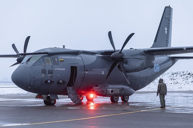 Lithuanian military instructors leave for the UK to train Ukrainian troops