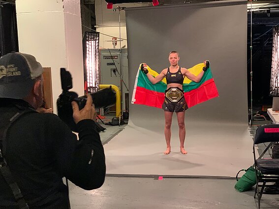 Kadras iš Mariaus A. Markevičiaus dokumentinio filmo „Rose Namajunas: aš esu čempionė“.