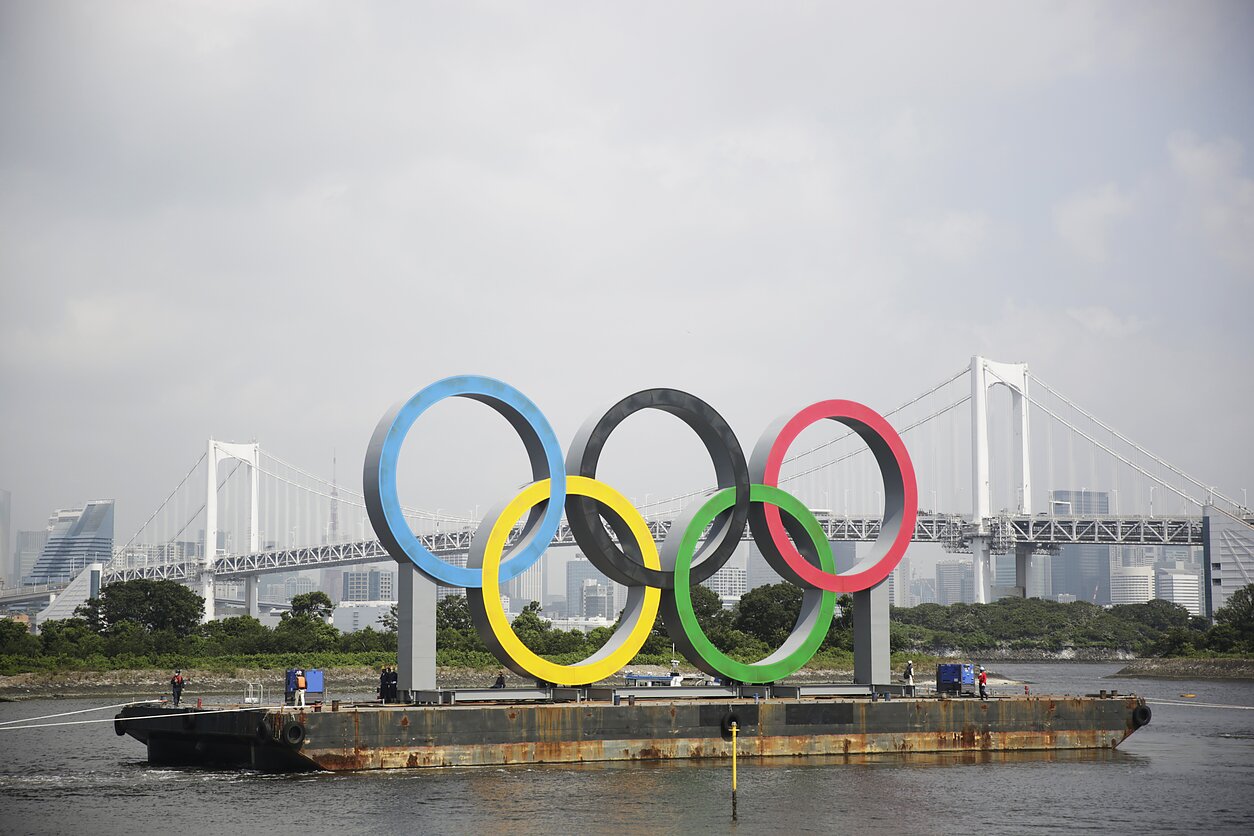 Olympic rings (associative image)