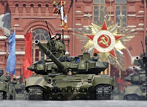 Rusijos tankai T-90 (asociatyvi nuotr.)