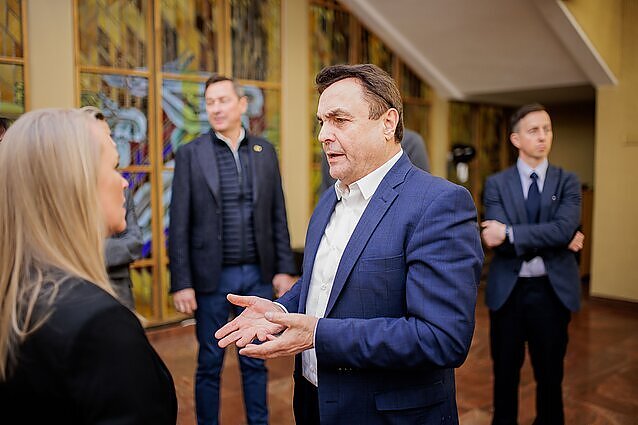 Žinios. Seime surinkti parašai inicijuoti apkaltą Seimo nariui Petrui Gražuliui