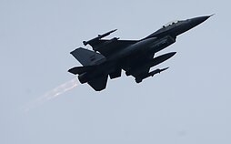 Naikintuvas F-16 (asociatyvi nuotr.)