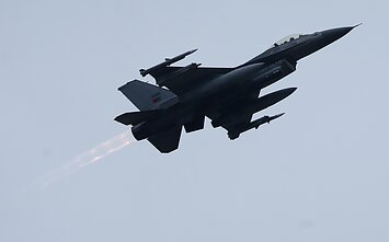 Myśliwiec F-16. Zdjęcie asocjatywne