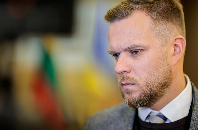 Landsbergis apie Bartoševičių: siūlome diskutuoti apie Seimo narių teisinės neliečiamybės naikinimą