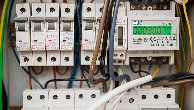 Kainų mažėjimas privertė suklusti: rinkose atpigusi elektra visus išjudino taip, kaip pernai pabrangusi